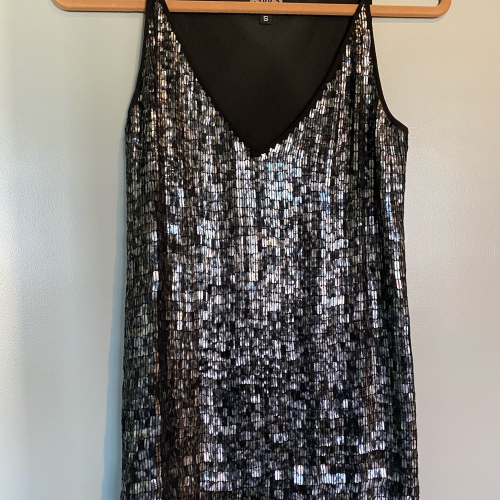 Sequin v neck tank